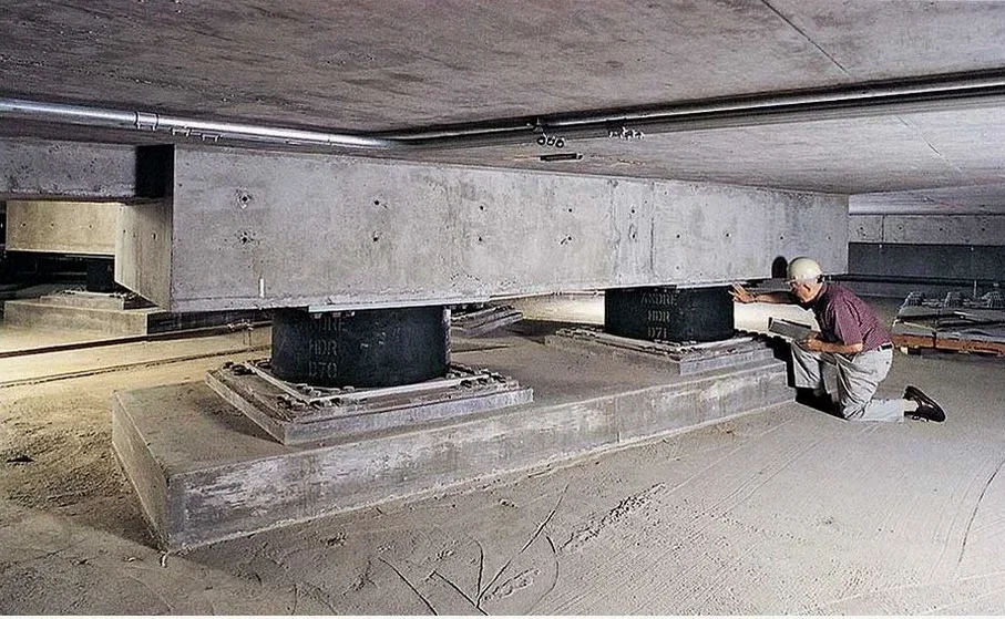 Diseño de Aislación Sísmica de Base en Las Palmas: Análisis y Proyecto